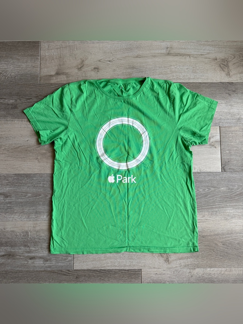 Like New Apple Green Men's Crew Neck T-Shirt with White Park Logo